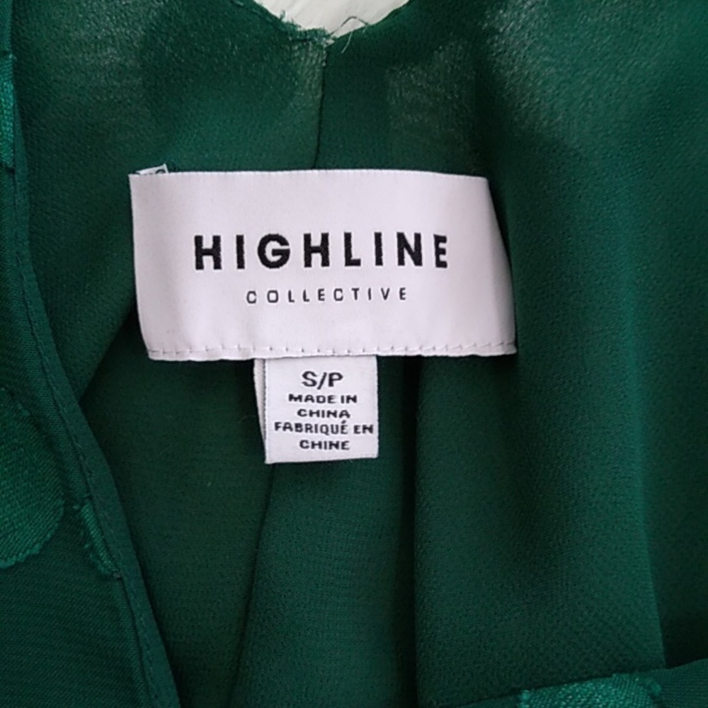 Highline Collective Double V Neck Green Blouse Size - Small - Picture 10 of 16